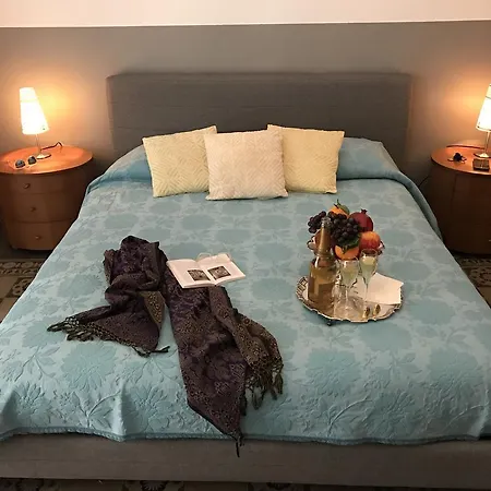 Bed and Breakfast Theater *